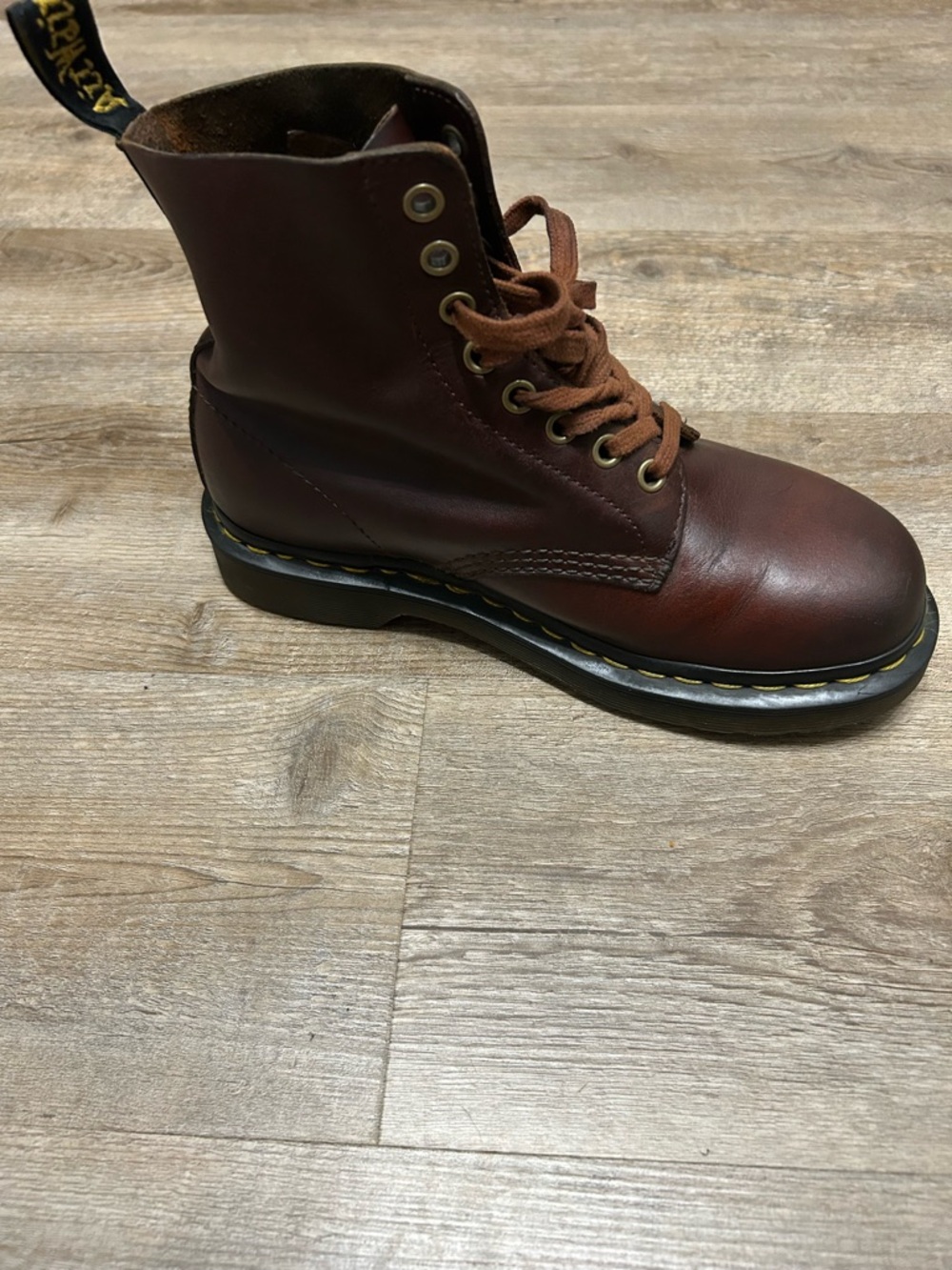Dr. Martens Women’s Size 5 US Brown Leather Ankle 8-Eye Lace-Up Boots Distressed - Picture 7 of 10